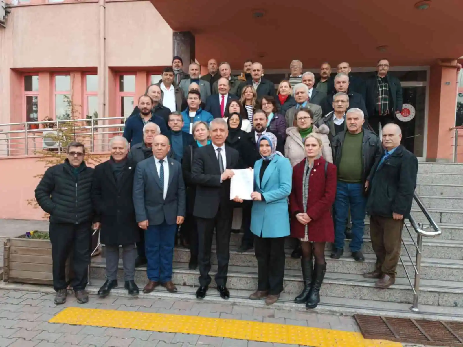 İYİ Parti İl Başkanı Yılmaz mazbatasını aldı