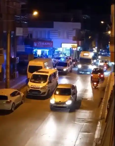 İzmir’de iki husumetli grubun bıçaklı, silahlı kavgasında kan aktı: 2 ölü