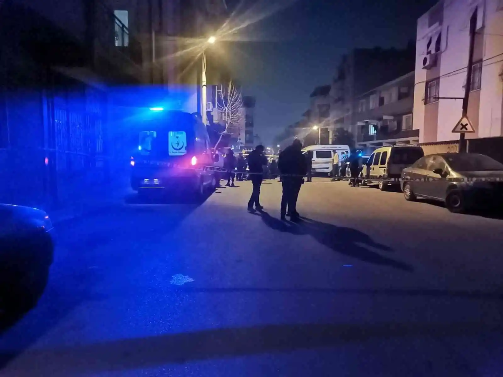 İzmir’de sır ölüm: 18 yaşındaki genç sokak ortasında ölü bulundu
