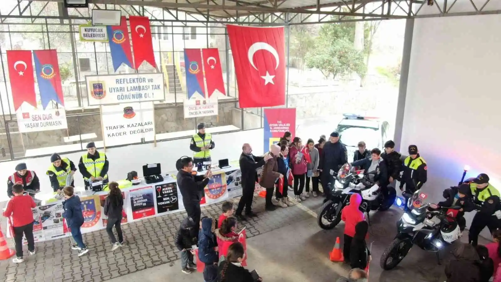 Jandarma reflektör kullanımına dikkat çekti