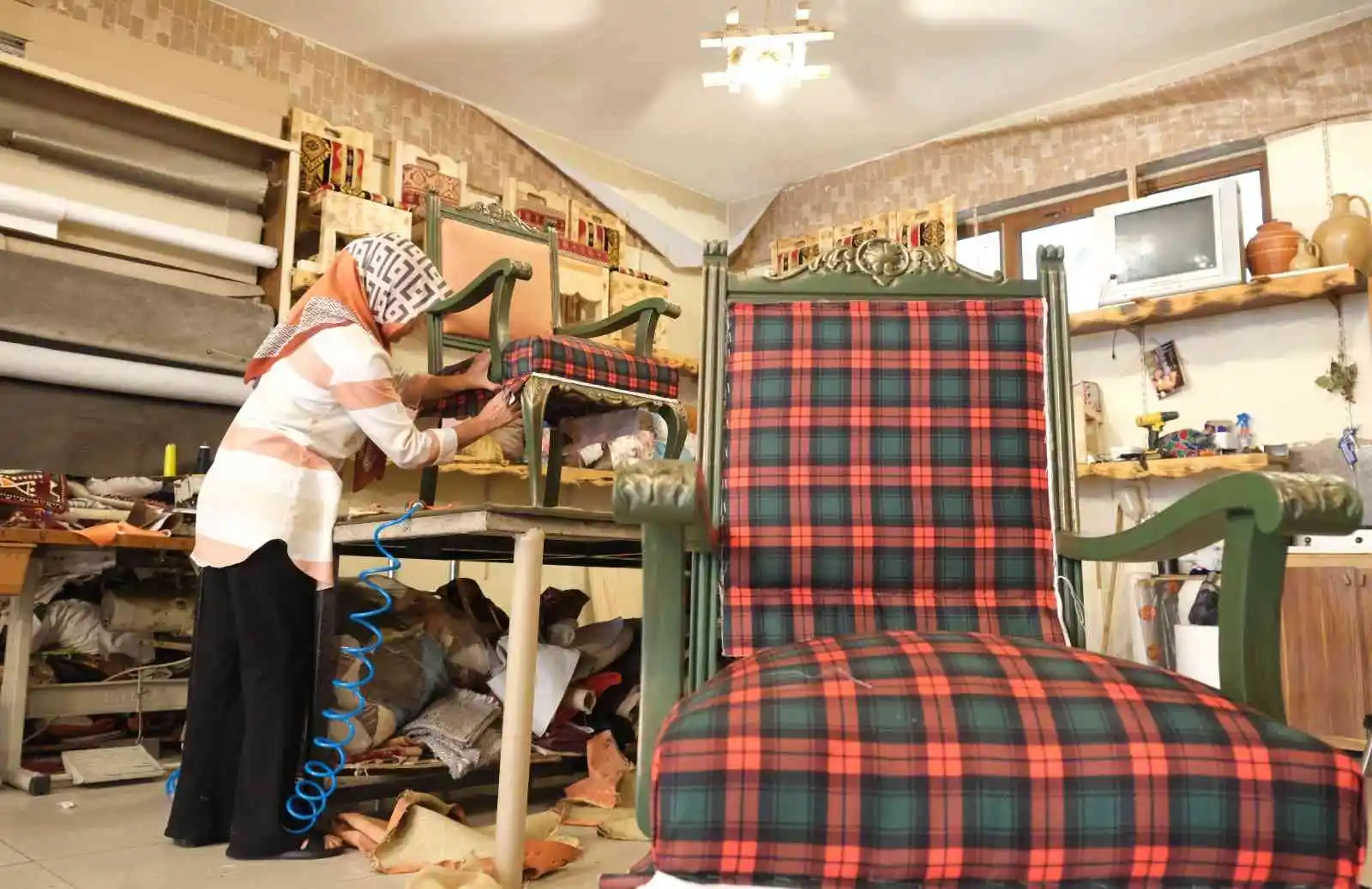 Kadın girişimci tek başına hem üretiyor hem onarıyor!
