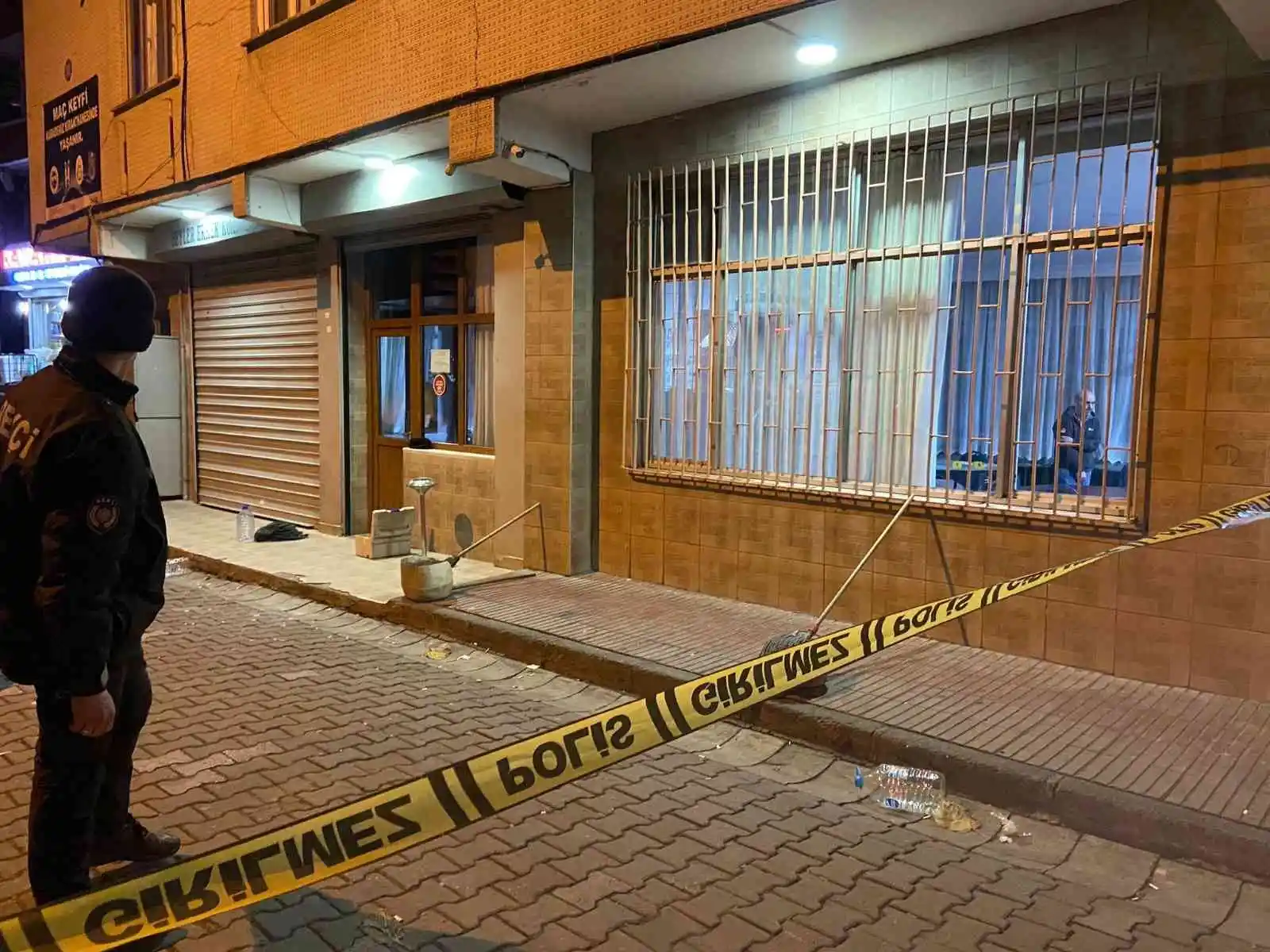 Kağıthane’de motosikletli maskeli saldırganlar kıraathaneye silahlı saldırı düzenledi: 1’i ağır 3 yaralı