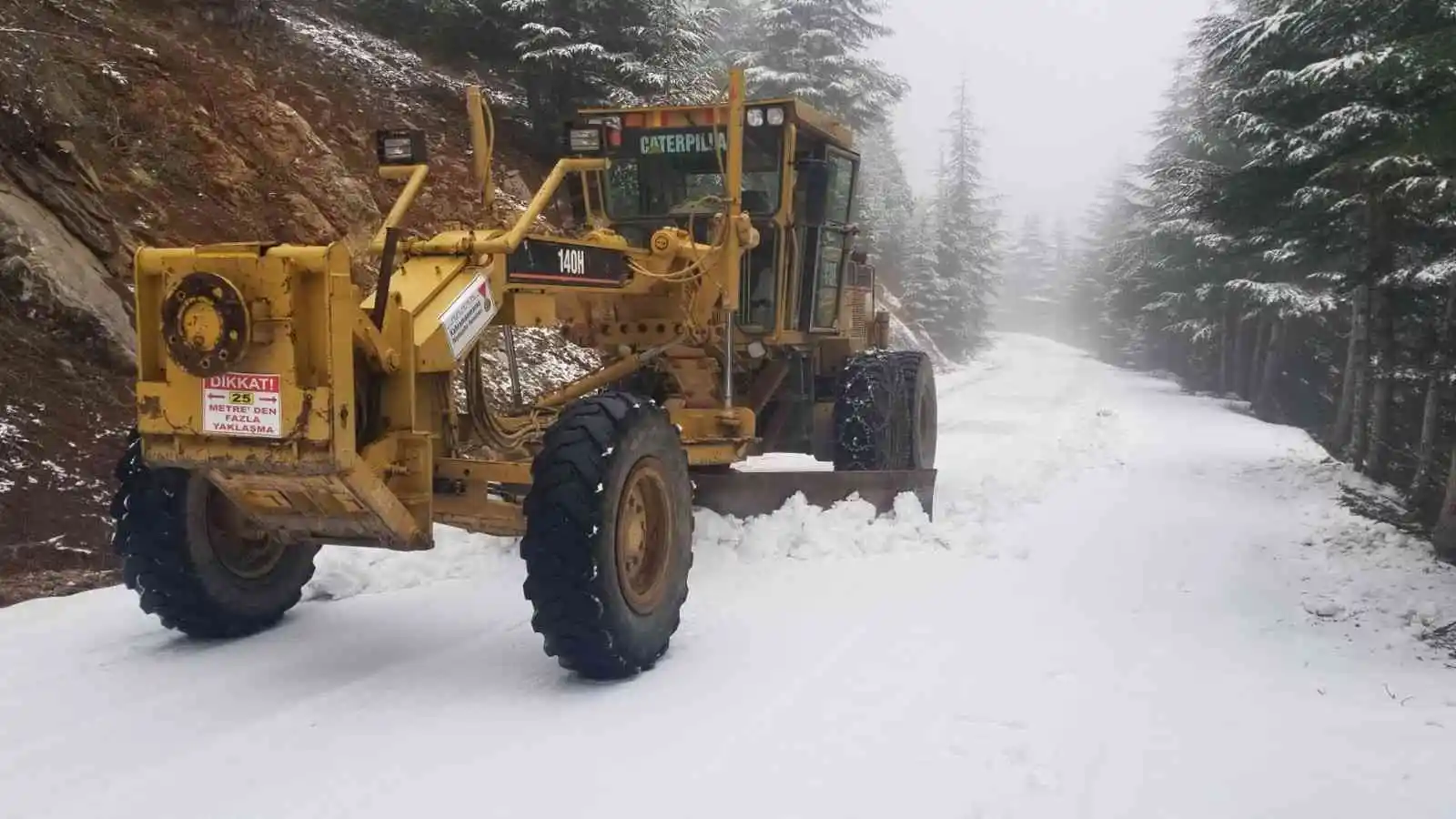Kahramanmaraş’ta kar ve tipiden kapanan 186 mahalle yolu açıldı
