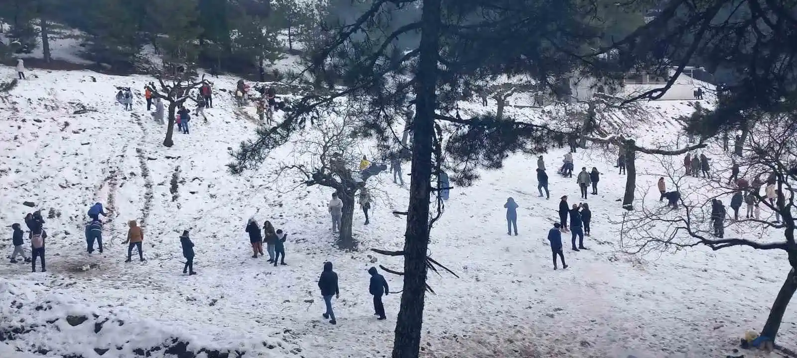 Kar gören Aydınlılar zirveye akın etti