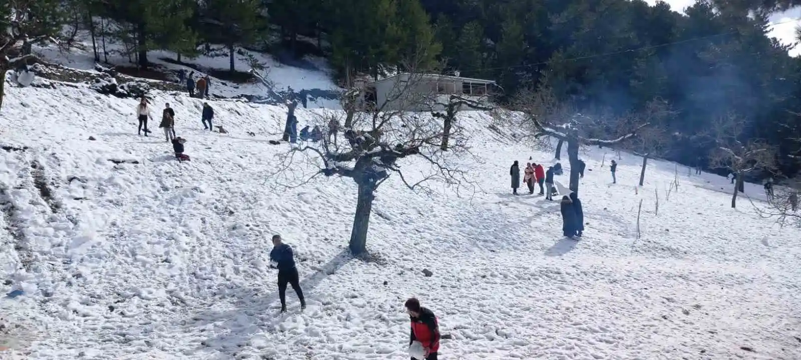 Kar gören Aydınlılar zirveye akın etti