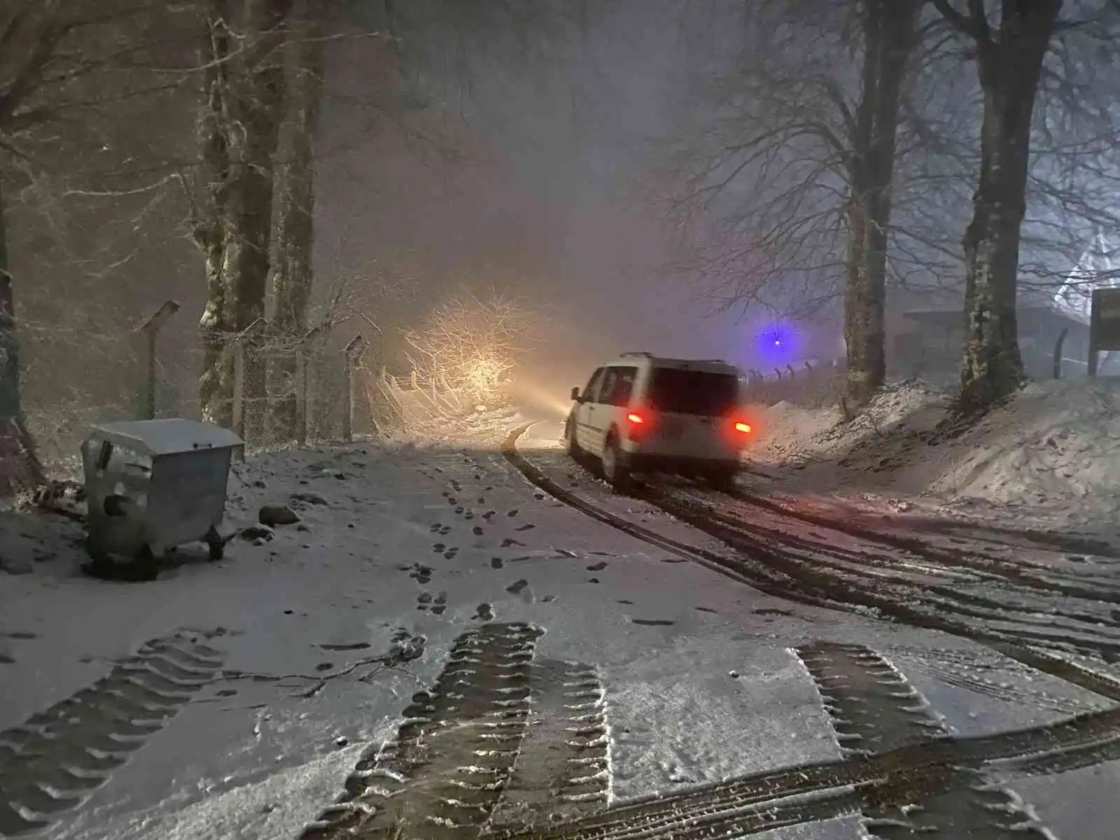 Kar yağışı sürücülere zor anlar yaşatıyor