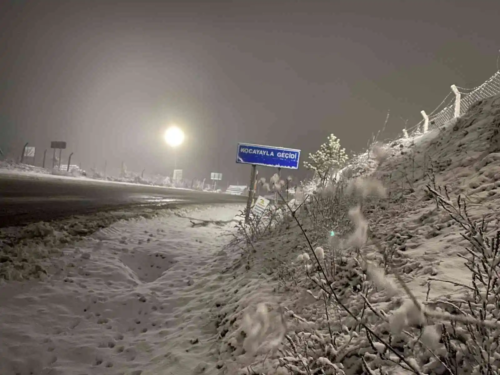 Kar yağışı sürücülere zor anlar yaşatıyor