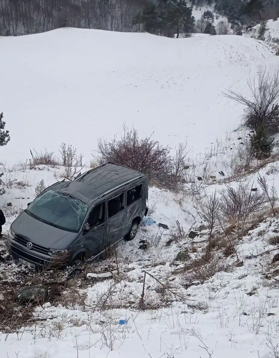 Kar yağışı ve buzlanma kazaya neden oldu: 1 ölü, 3 yaralı
