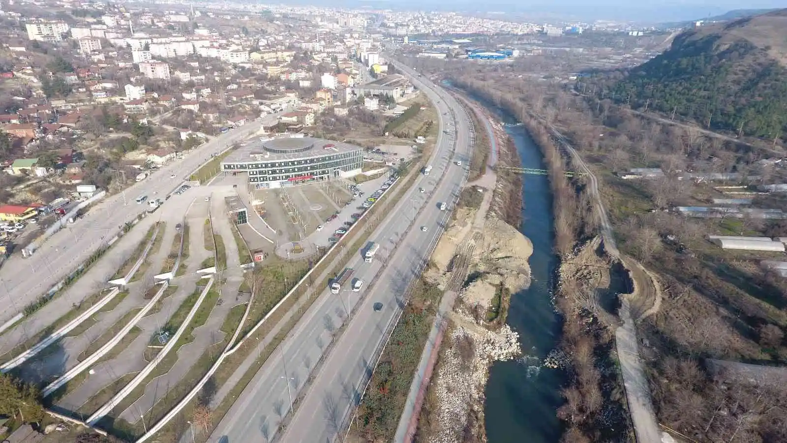 Karabük’te kavşak projesi ve Araç Çayı projesinde çalışmalar sürüyor