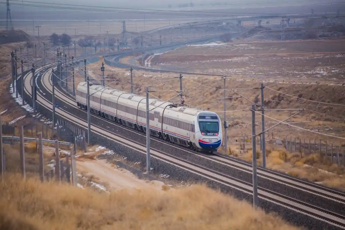 Karaman YHT hattını 1 milyon 194 bini aşkın yolcu kullandı
