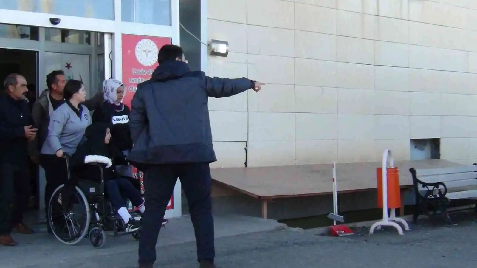 Kars'ta öğrenci servisi takla attı: 1 ölü, 14 yaralı
