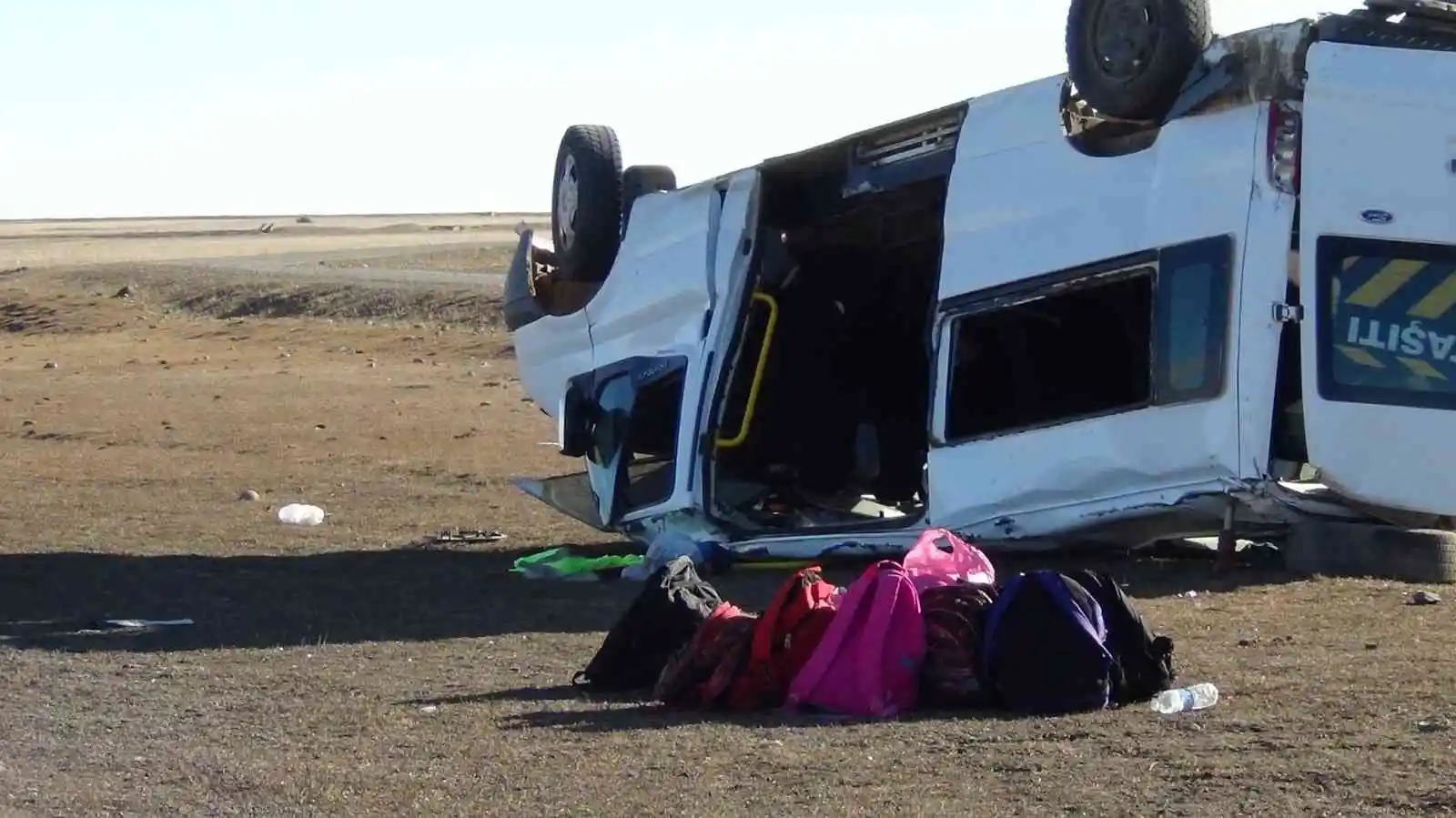 Kars’ta öğrenci servisi takla attı: 1 ölü, 14 yaralı