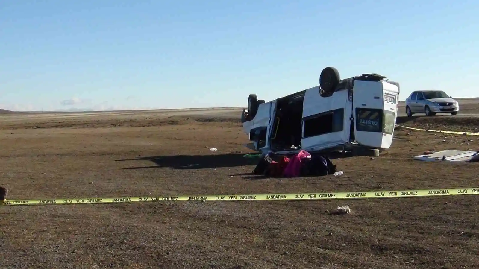 Kars’ta öğrenci servisi takla attı: 1 ölü, 14 yaralı