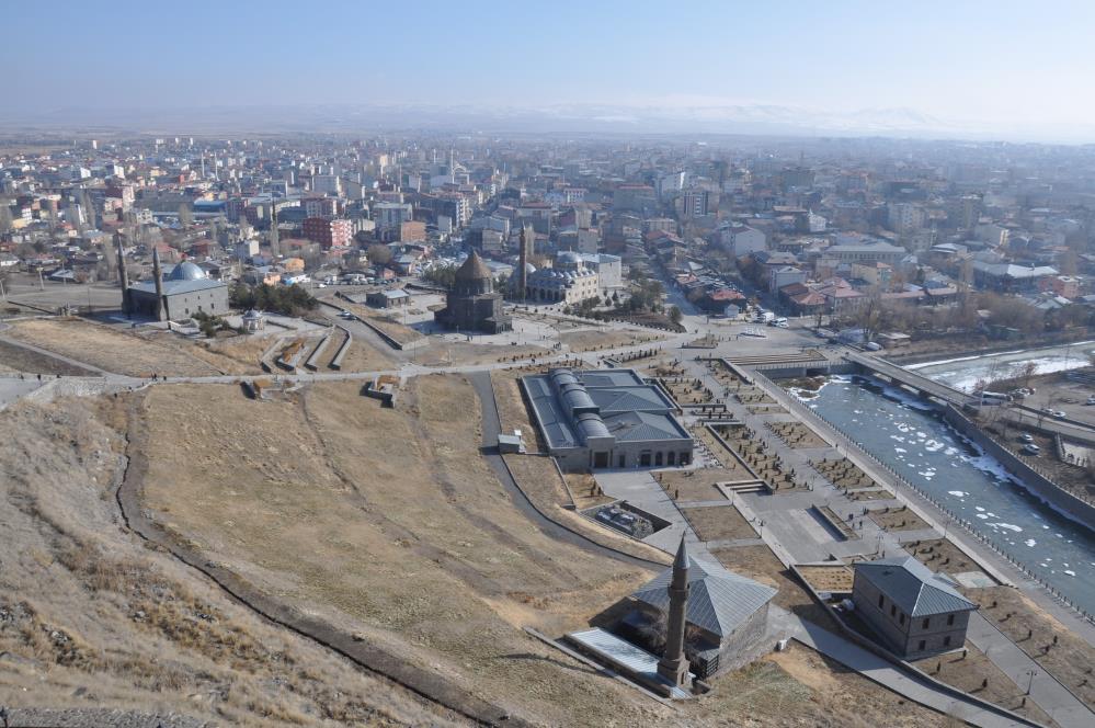 Kars Vadisi yerli ve yabancı turistlerden yoğun ilgi görüyor