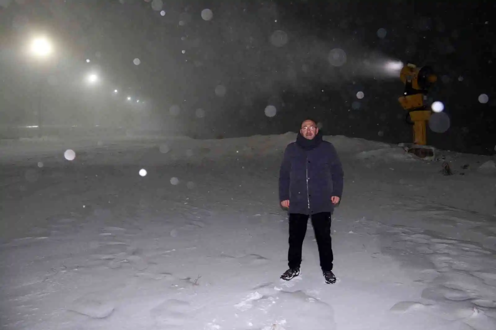 Kayak merkezinde özlenen kar yağdı
