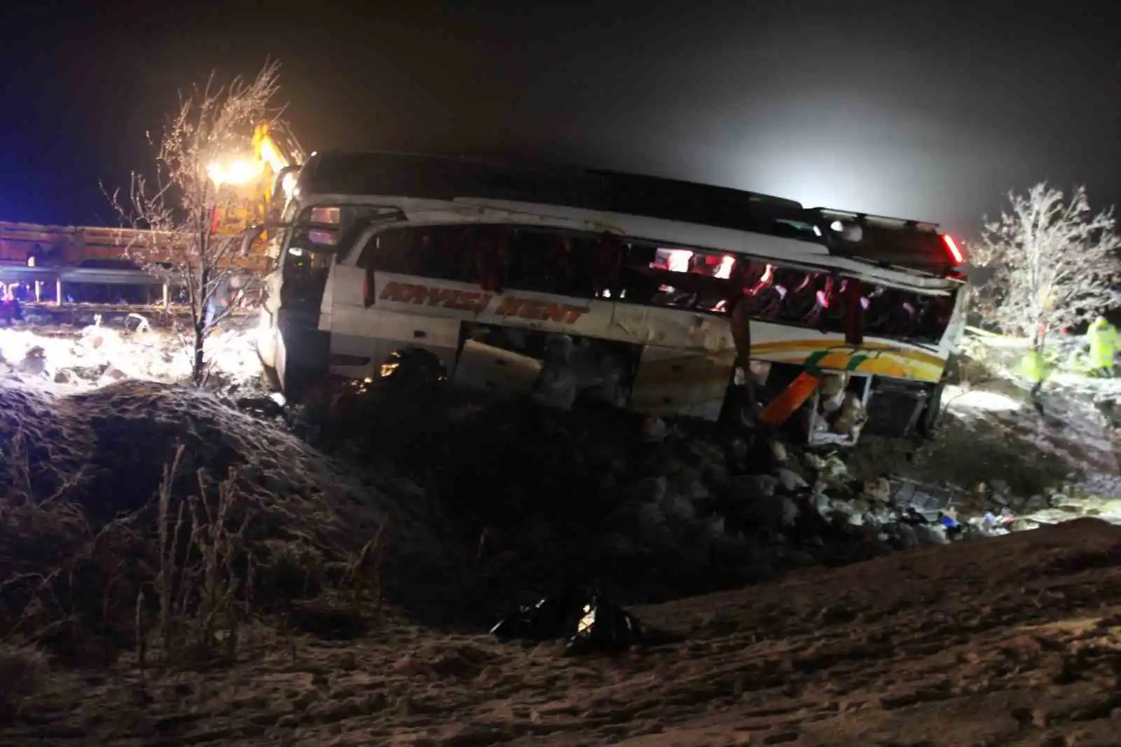 Kayseride yolcu otobüsü şarampole devrildi: 4 ölü, 24 yaralı