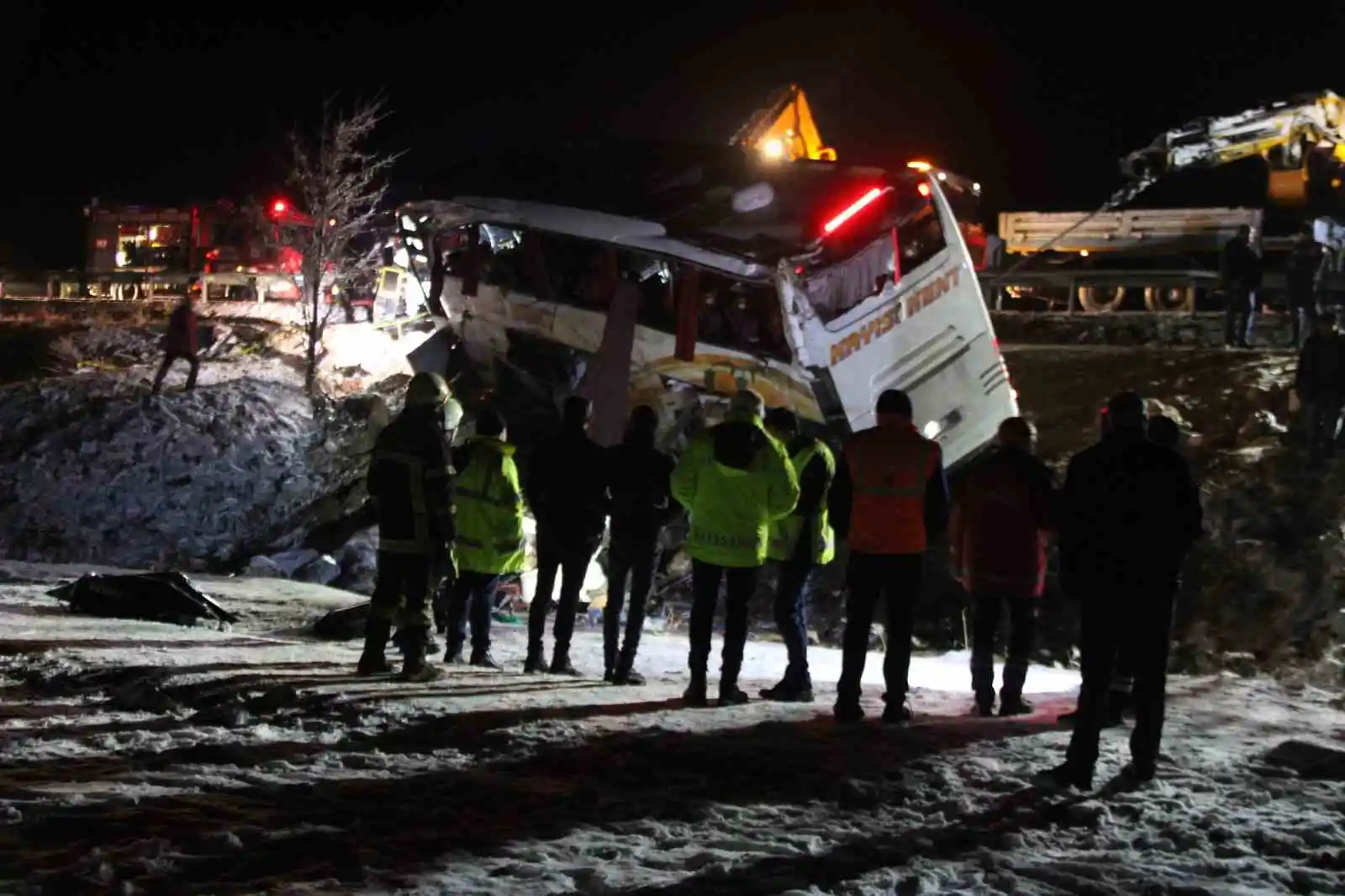 Kayseride yolcu otobüsü şarampole devrildi: 4 ölü, 24 yaralı