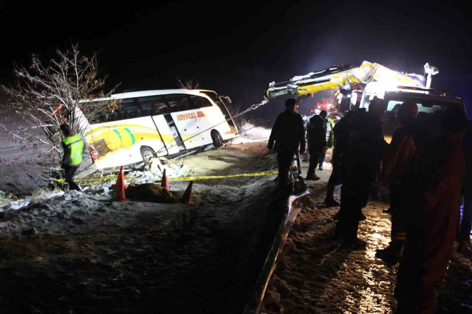 Kayseride yolcu otobüsü şarampole devrildi: 4 ölü, 24 yaralı