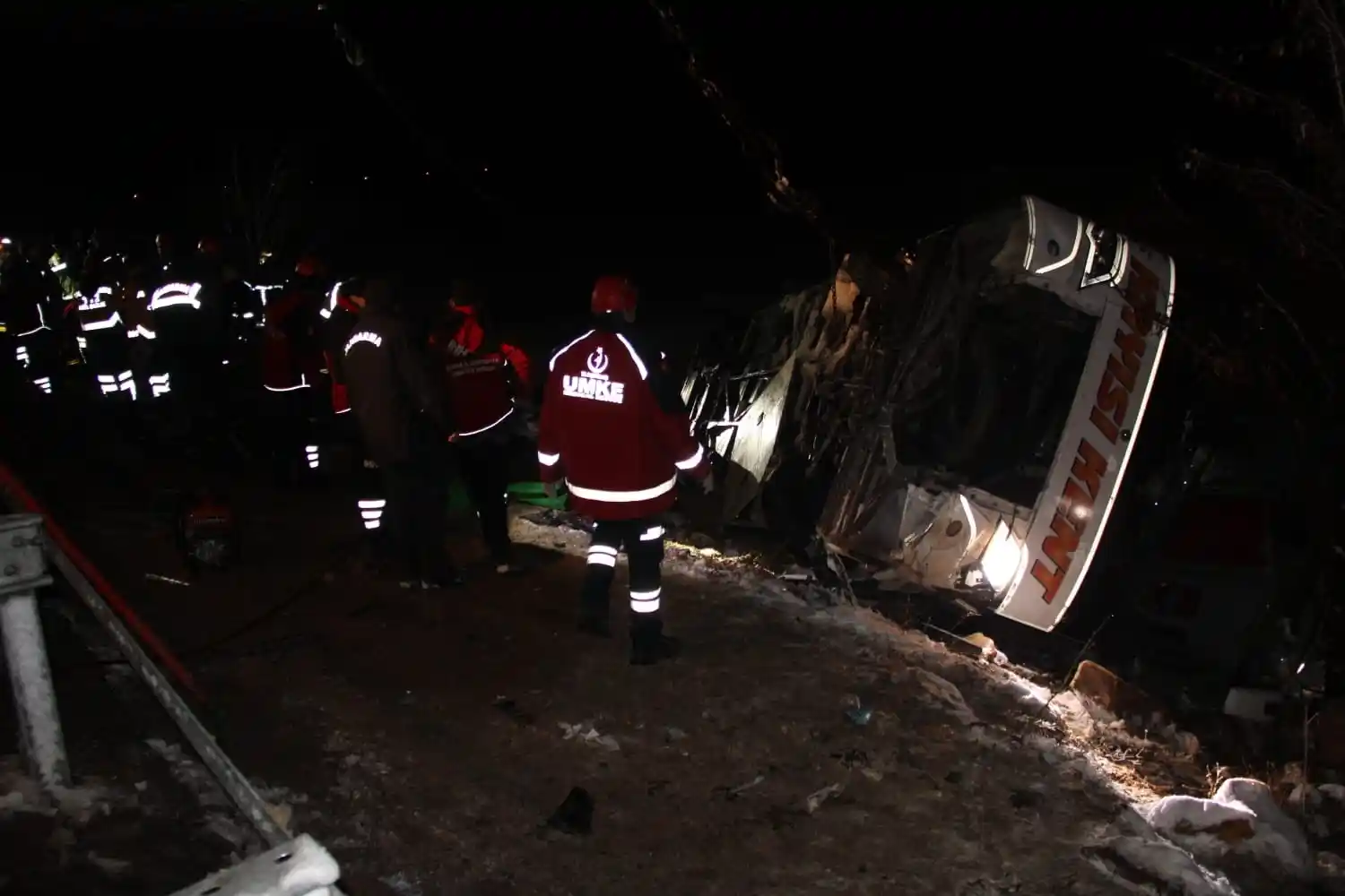 Kayseride yolcu otobüsü şarampole devrildi: 4 ölü, 24 yaralı