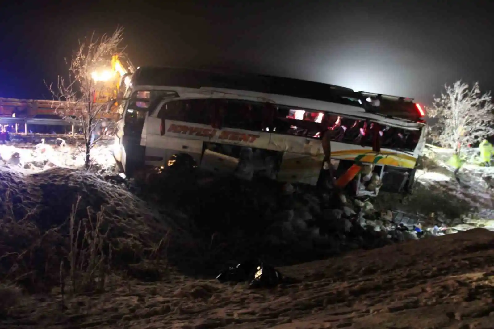 Kayseride yolcu otobüsü şarampole devrildi: 4 ölü, 24 yaralı