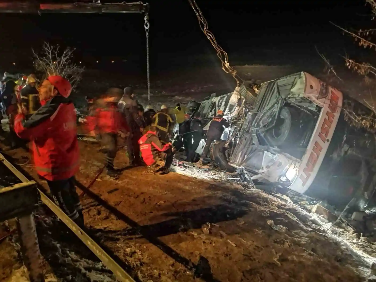 Kayseride yolcu otobüsü şarampole devrildi: 4 ölü, 24 yaralı