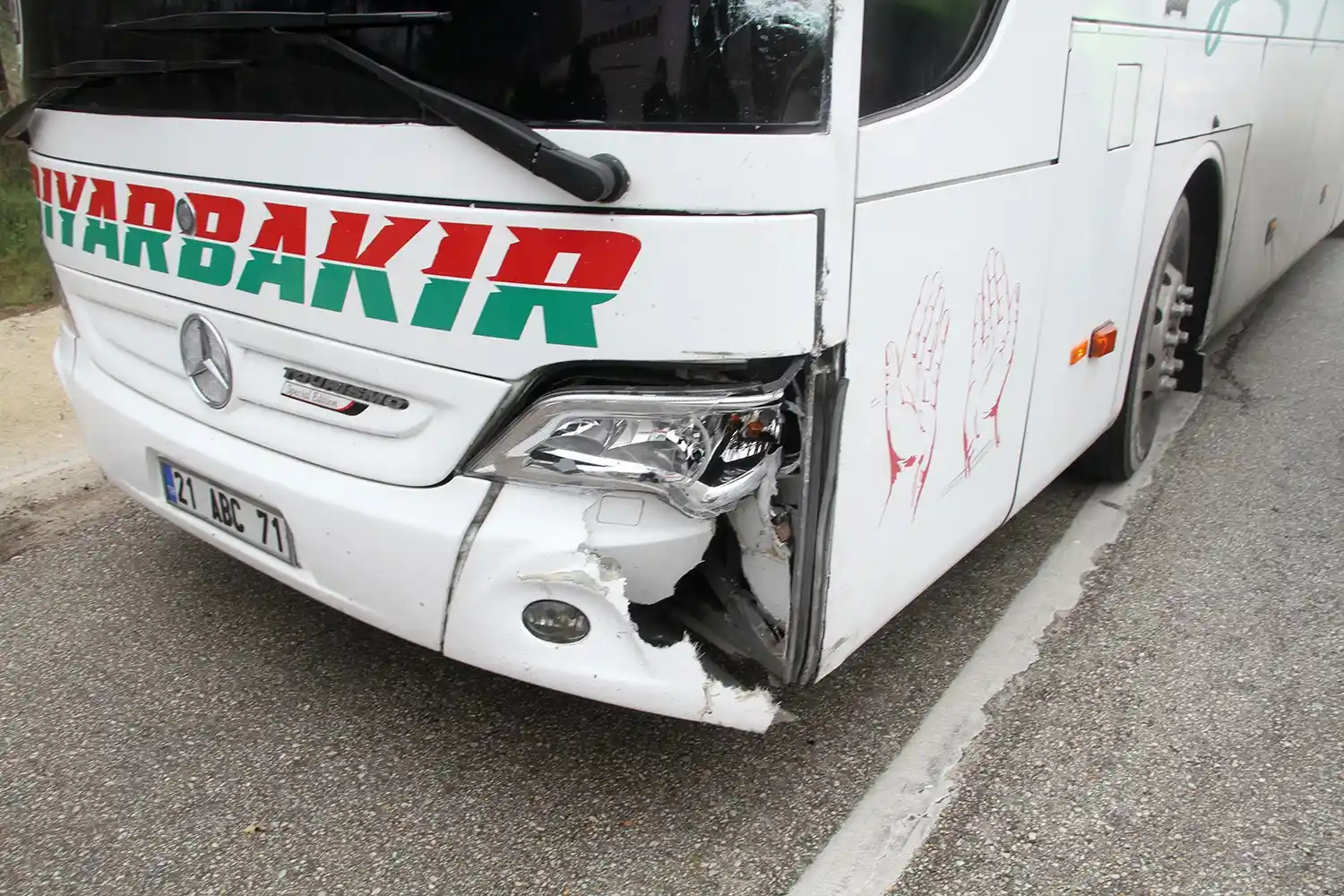 Kazaya müdahale edenlere kamyonet çarptı: 1 ölü, 1’i polis 3 yaralı