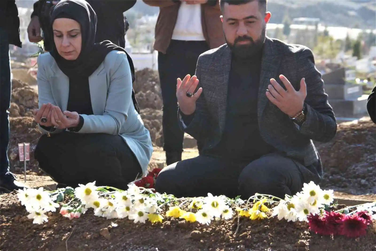 Kimsesizler mezarlığına gömülmüştü, Elazığlılar engelli kızın ’kimsesi’ oldu