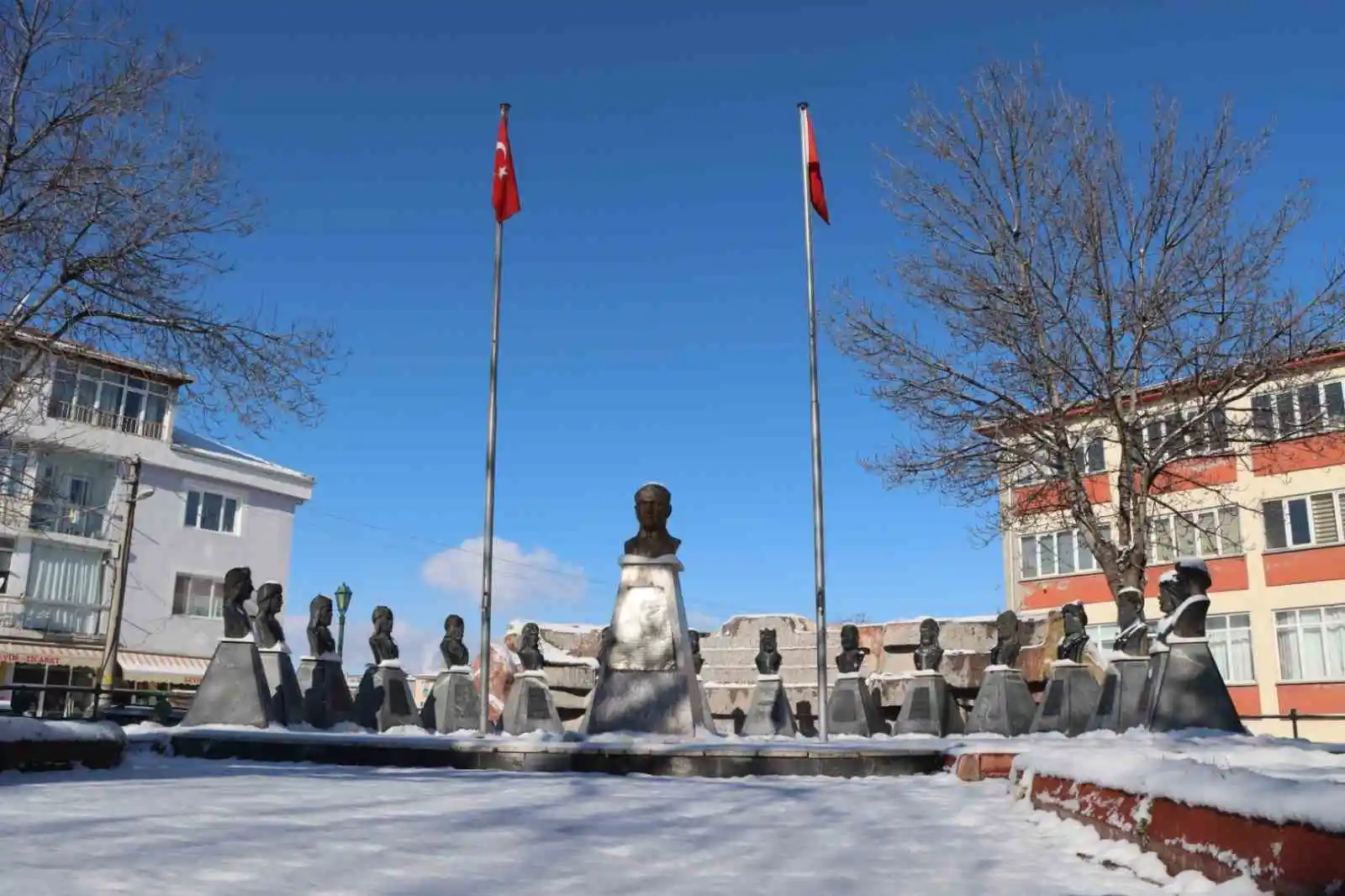 Kırka’ya yılın ilk karı güzelliği ile yağdı
