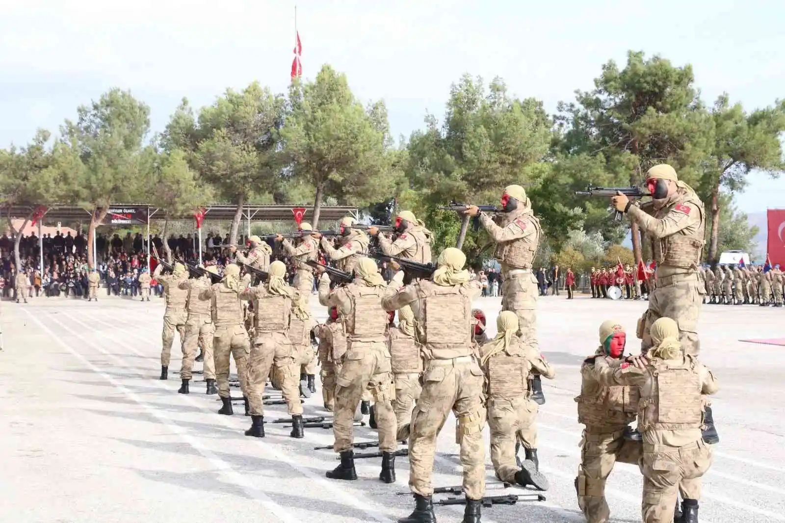 Kırkağaç'ta Uzman Erbaşların mezuniyet coşkusu
