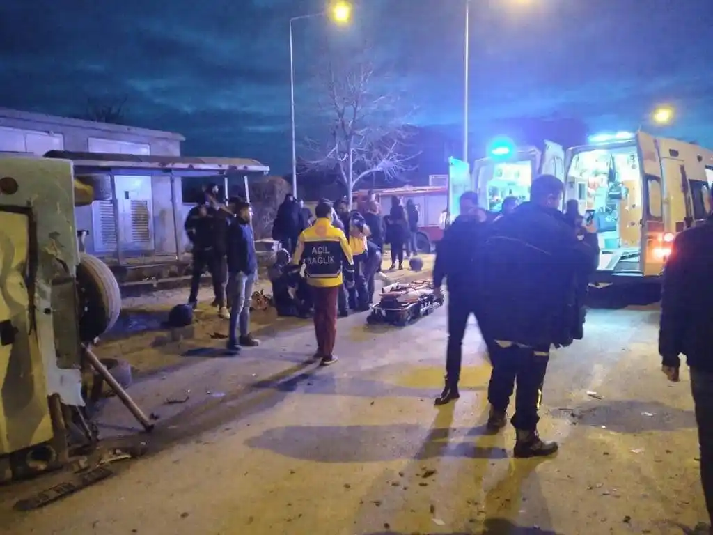 Kırklareli’nde halk otobüsü ile otomobil çarpıştı: 7 yaralı