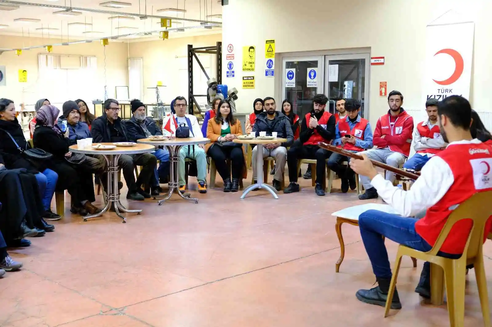 Kızılay, Erzincan’da engelli vatandaşlarla buluşarak çeşitli etkinlikler düzenledi