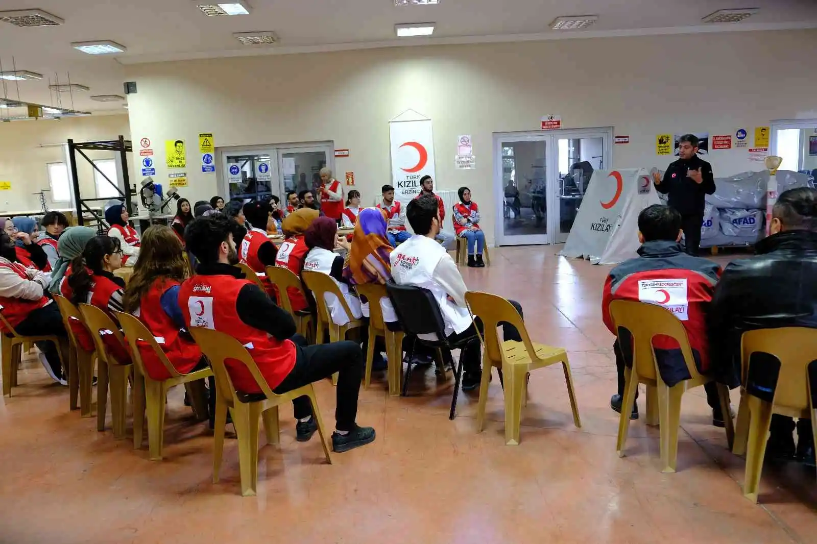Kızılay, Erzincan’da engelli vatandaşlarla buluşarak çeşitli etkinlikler düzenledi
