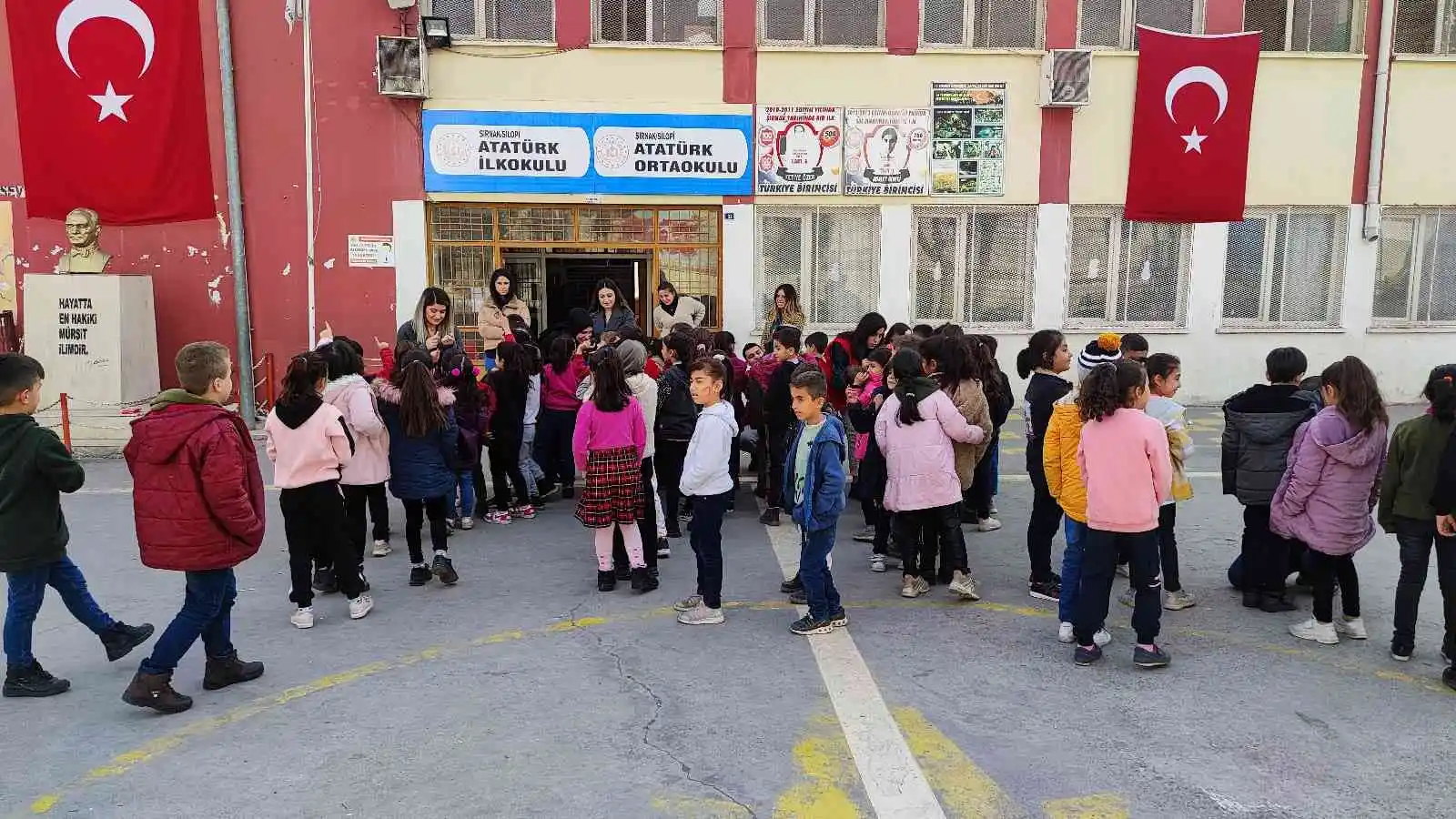 Kızılay şubesi öğrenciler ile eğlendi