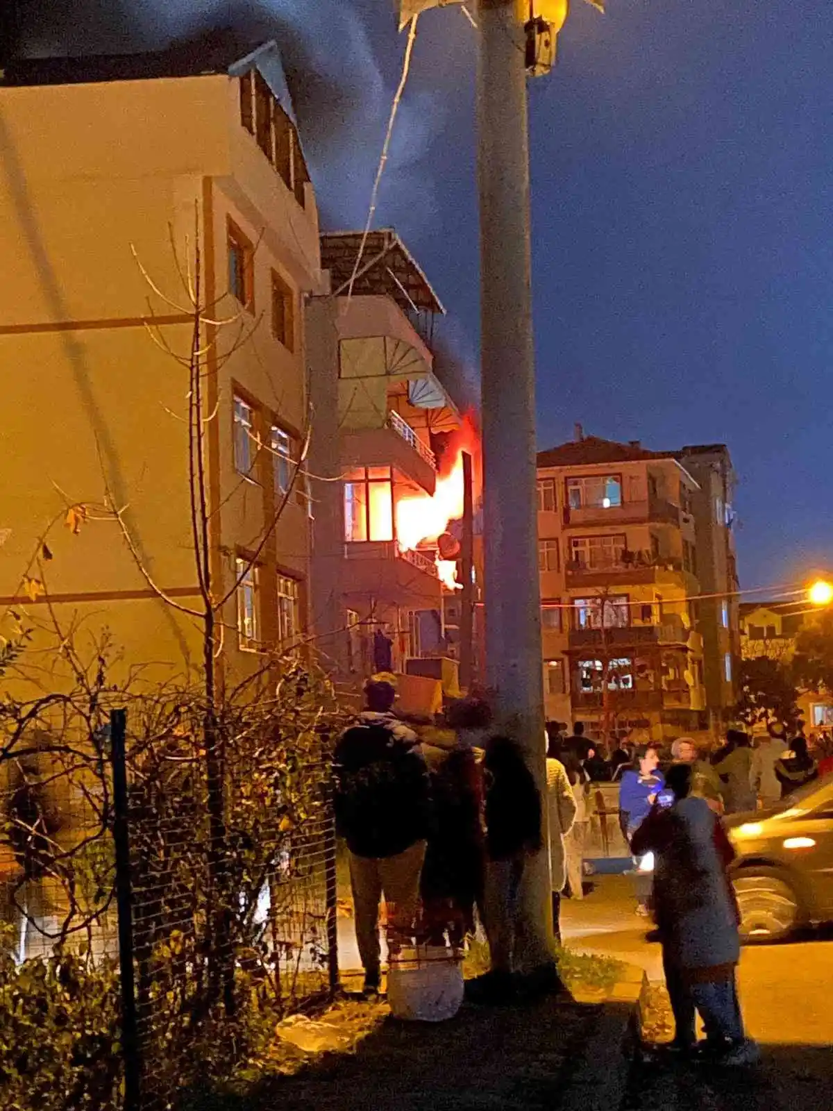 Kocaeli’de patlama: Olay yerine çok sayıda itfaiye, ambulans sevk edildi