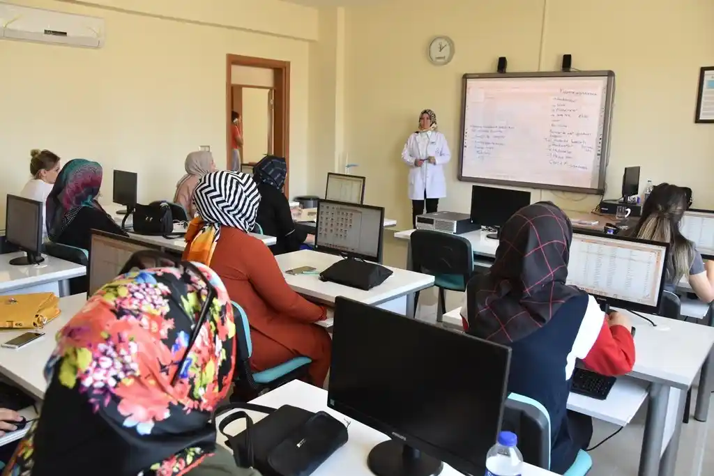 Kocasinan Akademi, 71 branşta 47 bin 651 kişiye eğitim verdi