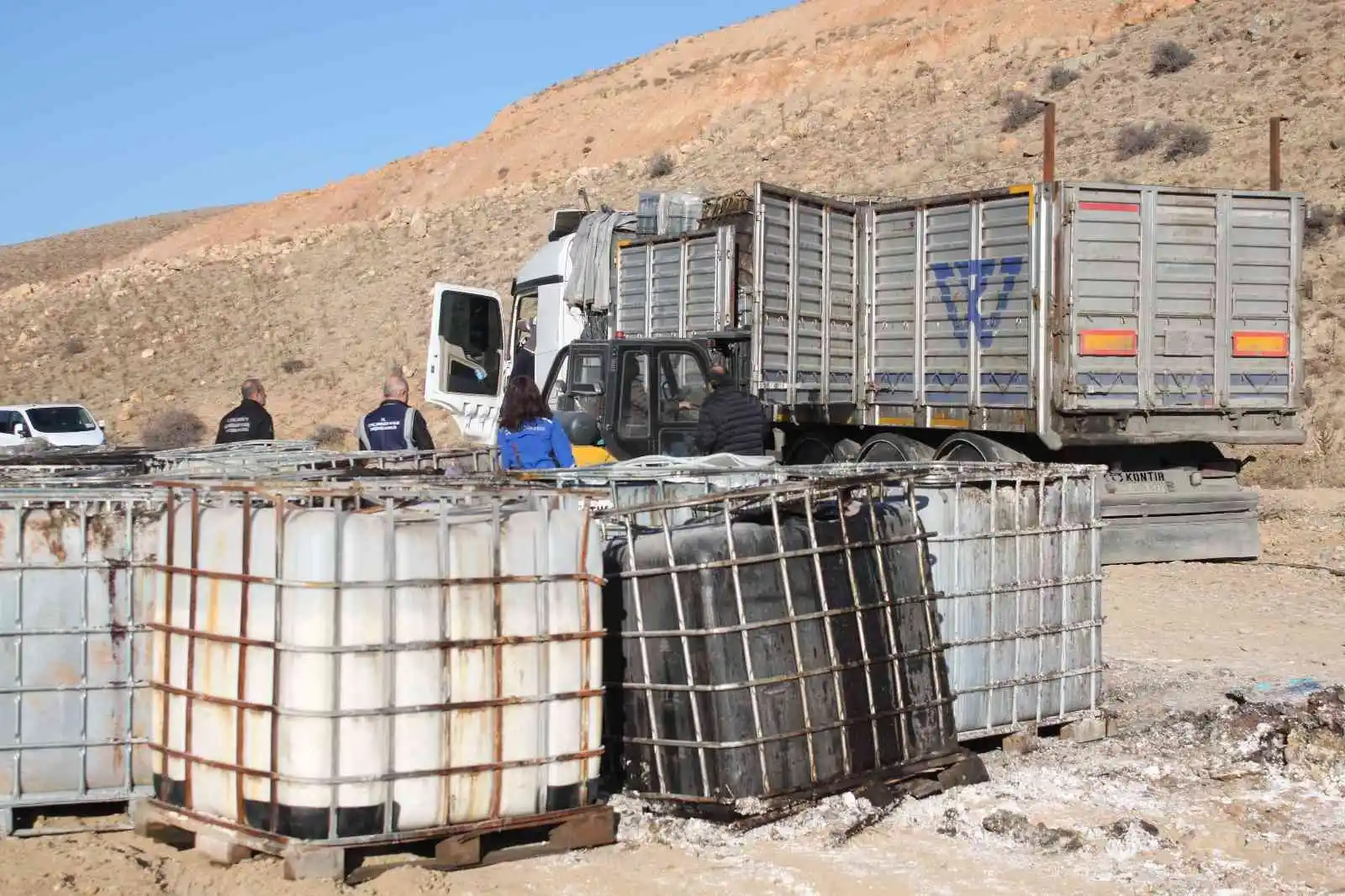 Konya'da çevreye kimyasal atık atan 4 kişiye 73 milyon ceza