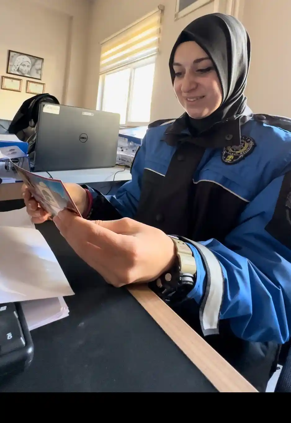 Konyalı öğrencilerden Hakkari polisine tebrik kartı