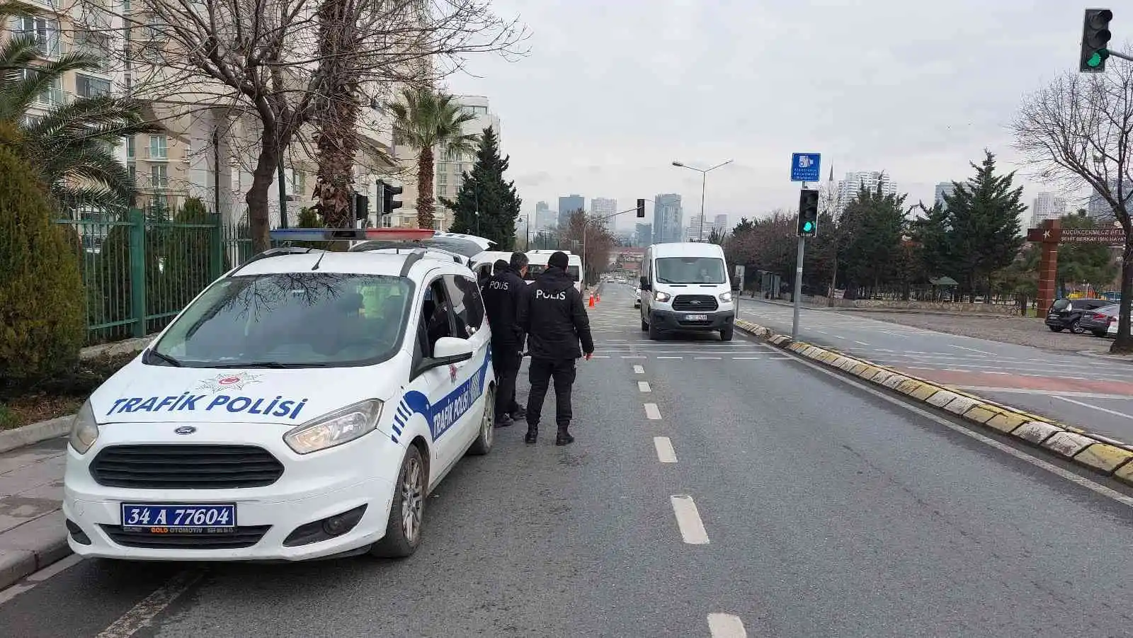 Küçükçekmece’de asayiş uygulamasında sürücülere ceza yağdı