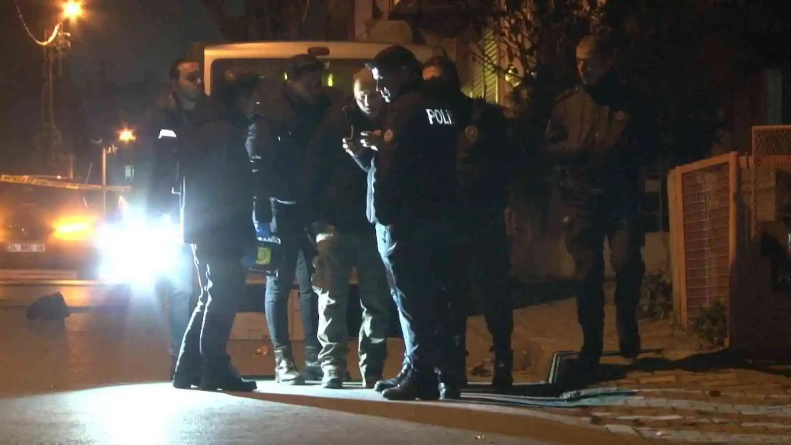 Küçükçekmece’de düğün çıkışı silahlı saldırı: 2 yaralı