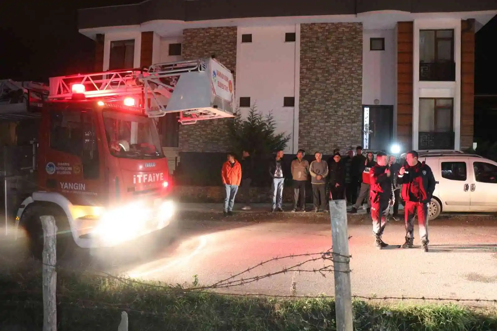 Kullanılmayan barakada yangın çıktı, 1 yavru köpek telef oldu