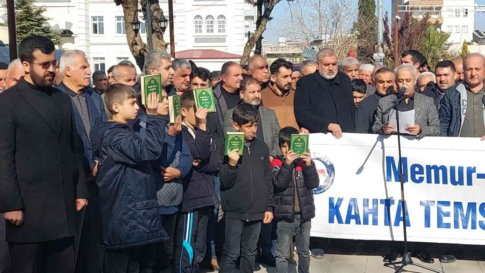 Kur’an-ı Kerim’in yakılmasına Kahta’dan tepki