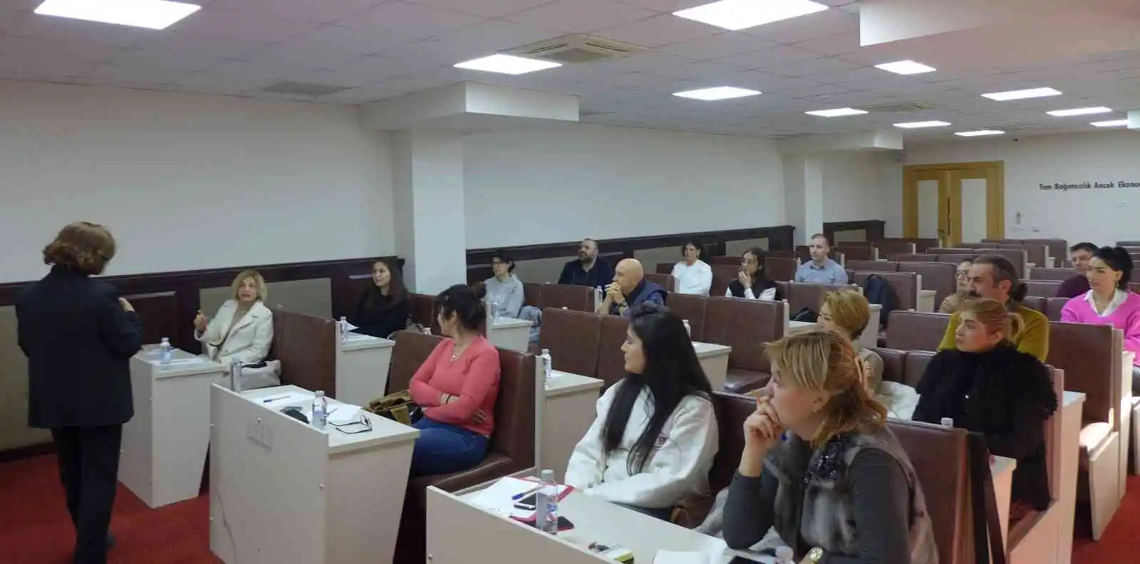 Kuşadası Ticaret Odası’nda müşteri ile iletişim eğitimi