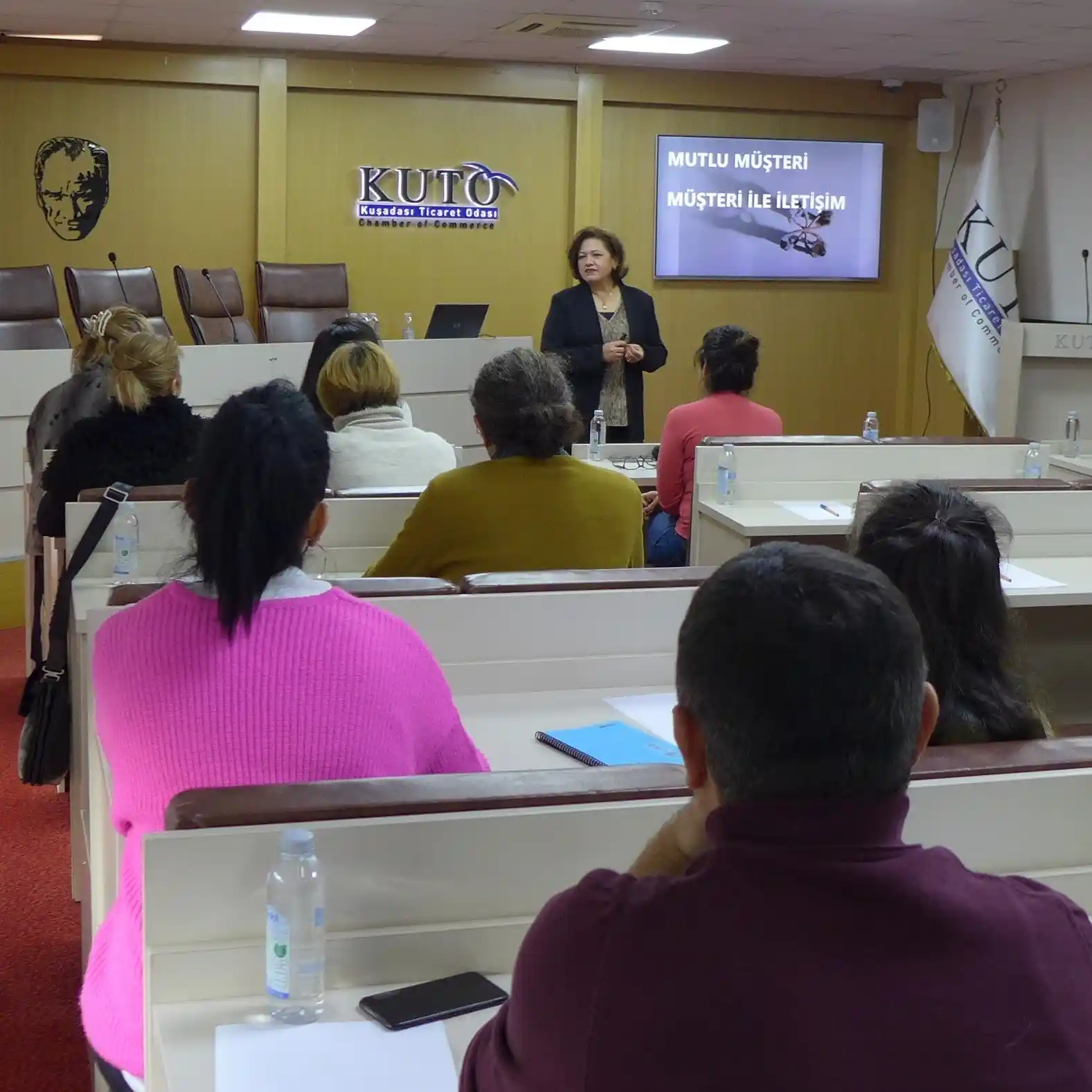 Kuşadası Ticaret Odası’nda müşteri ile iletişim eğitimi