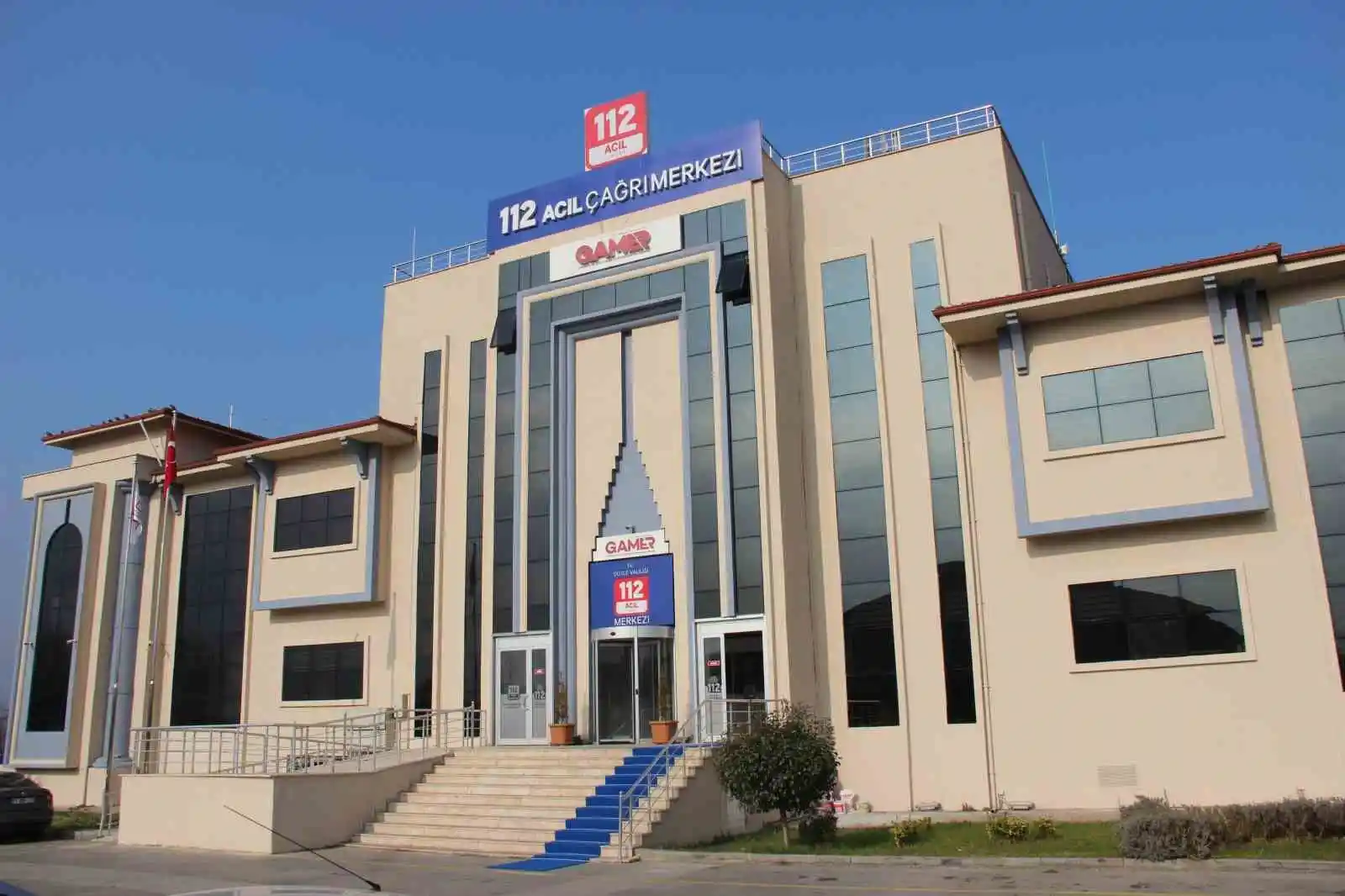 Kuşlar göç etti, bina boyandı