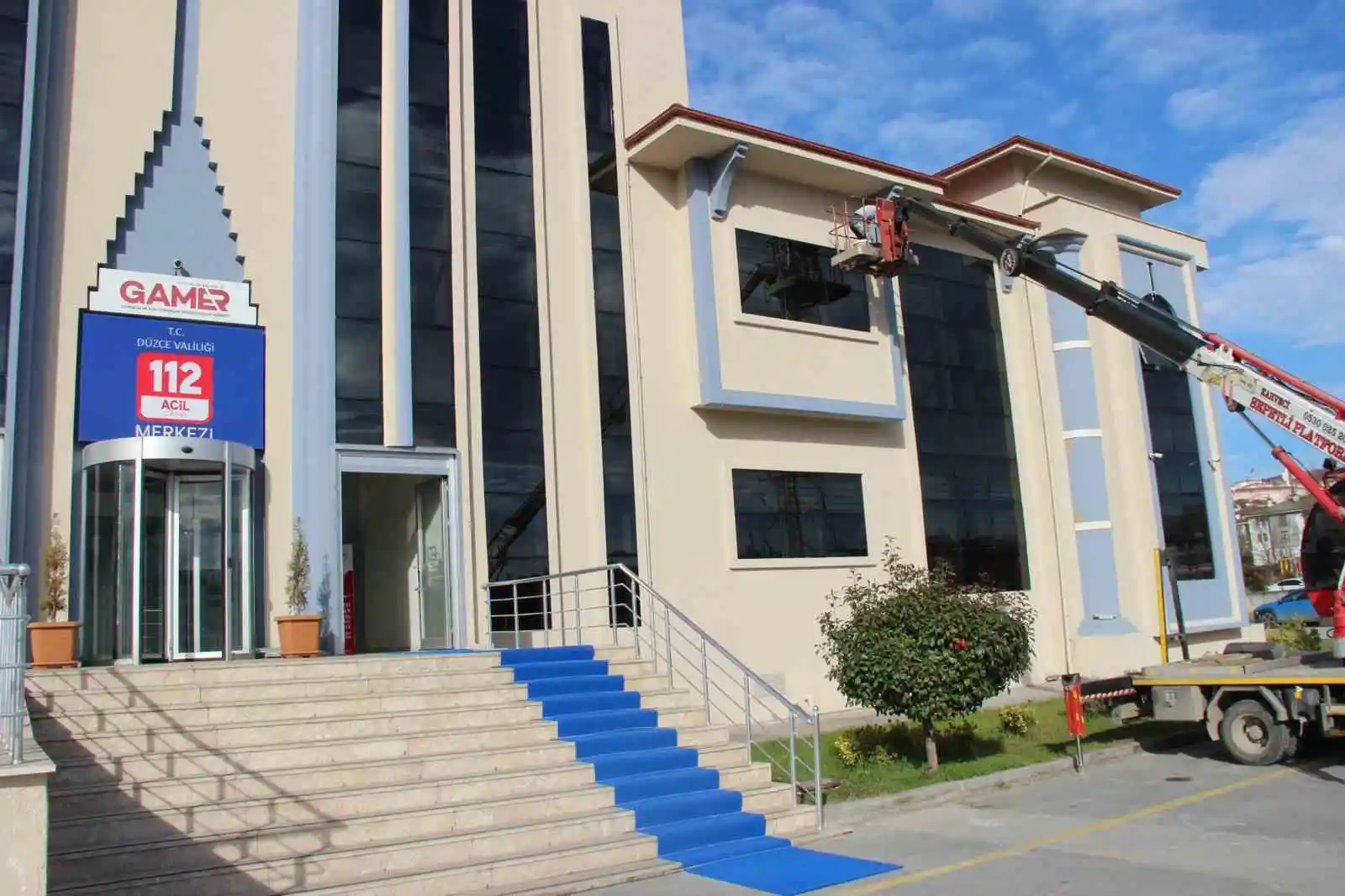 Kuşlar göç etti, bina boyandı