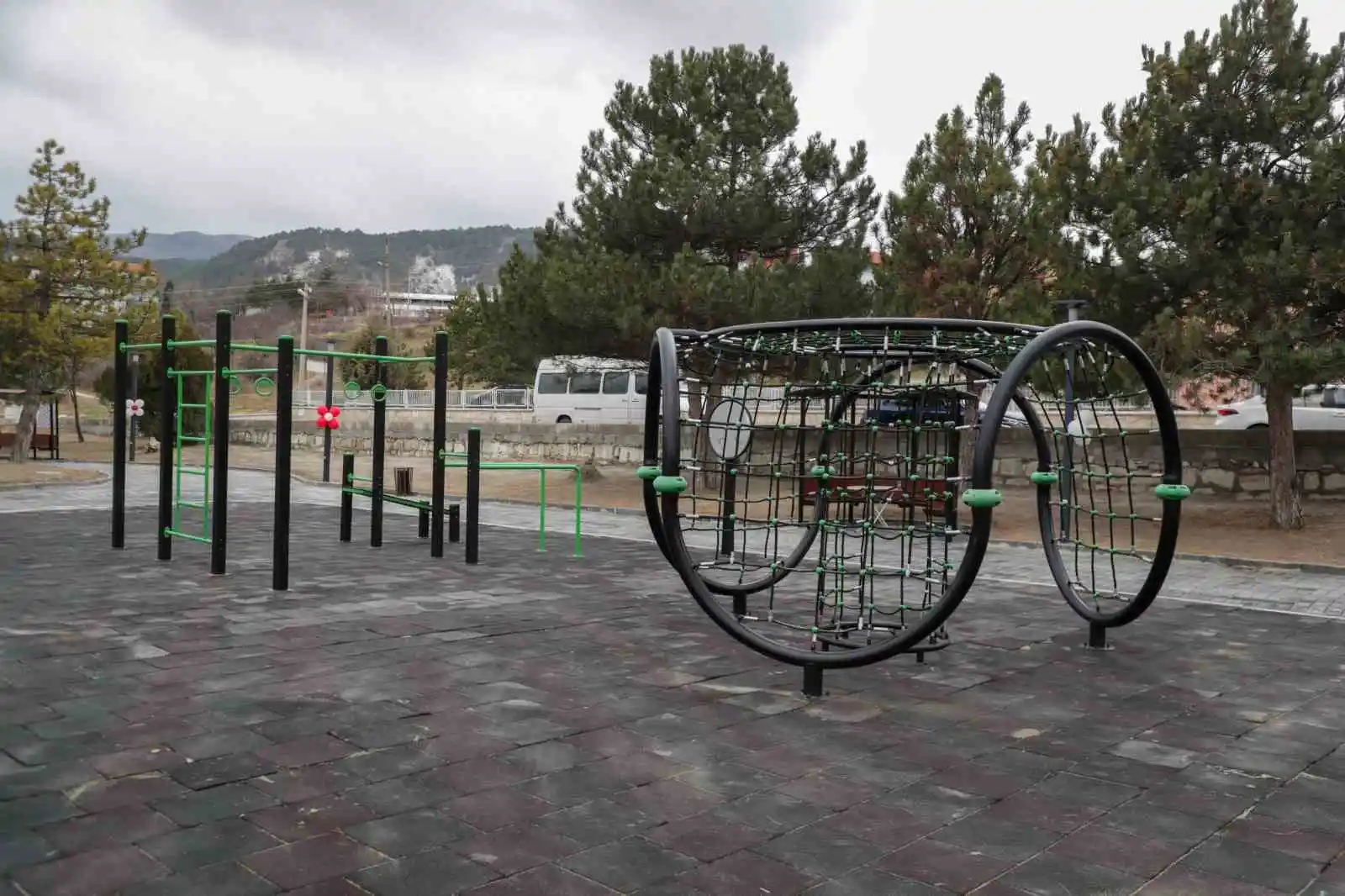 Kütahya’da İsmail Hakkı Uzunçarşılı ve Gültepe parkları halkın hizmetine sunuldu