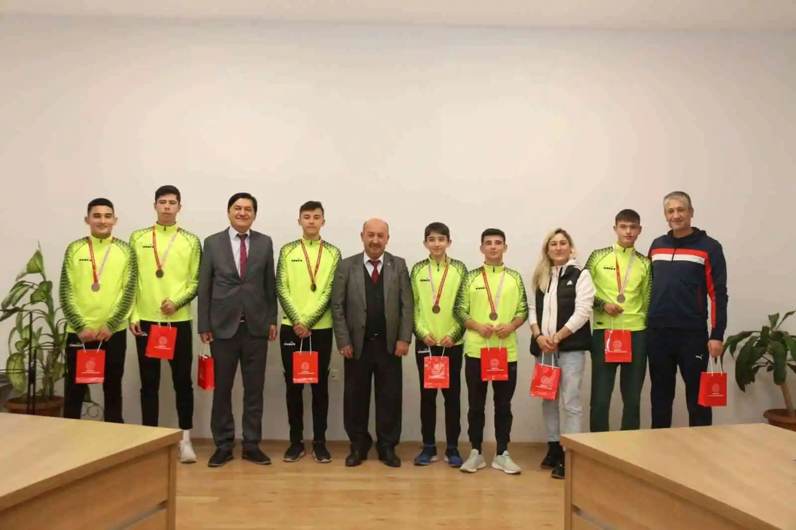 Kütahya'dan iki okul takımı Kros Türkiye Şampiyonası'na katılma hakkı kazandı