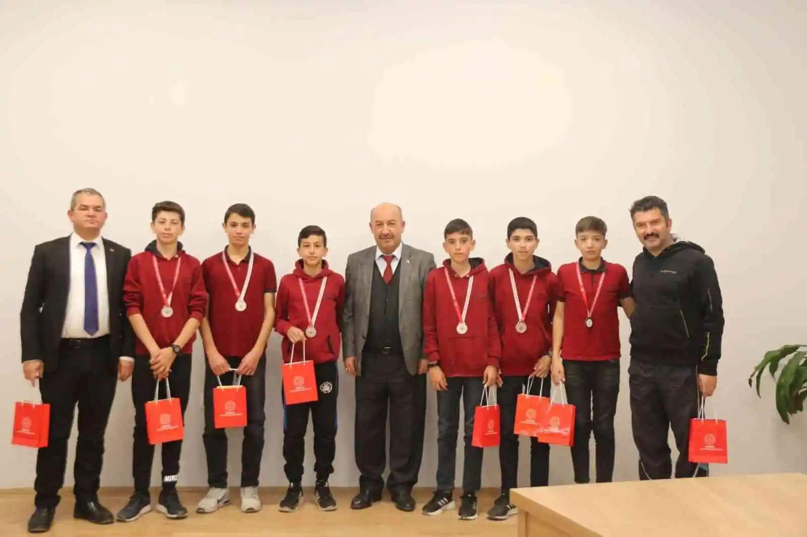 Kütahya’dan iki okul takımı Kros Türkiye Şampiyonası’na katılma hakkı kazandı
