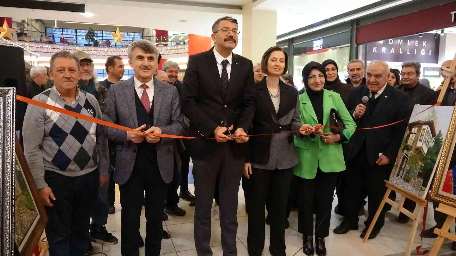 Kütahyalı sanatçılardan ’2023’e merhaba’ sergisi