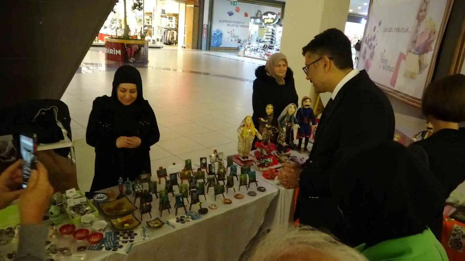 Kütahyalı sanatçılardan ’2023’e merhaba’ sergisi